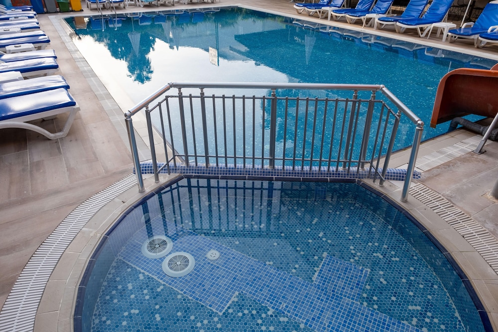 Alanya Risus Park Hotel — Swimming pool in Alanya