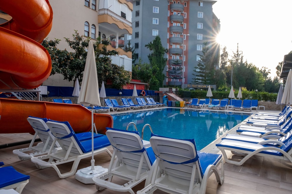 Alanya Risus Park Hotel — Swimming pool in Alanya