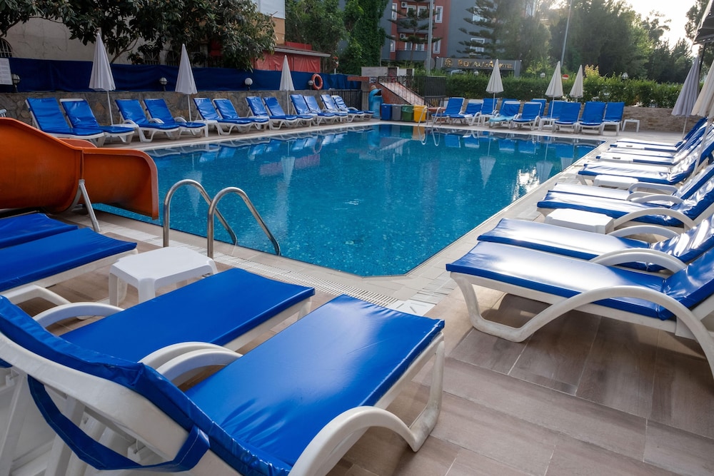 Alanya Risus Park Hotel — Swimming pool in Alanya