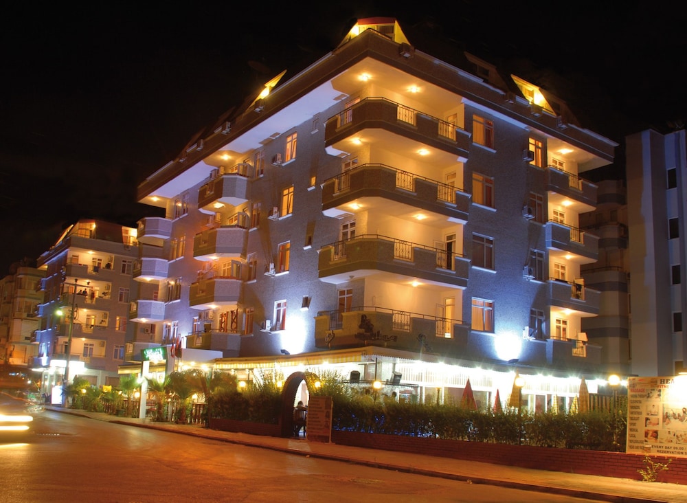 Alanya Risus Park Hotel — Hotel building in Alanya