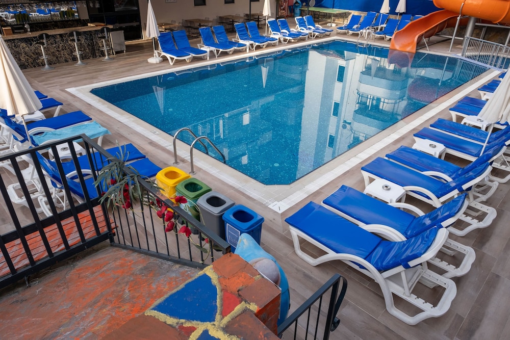 Alanya Risus Park Hotel — Swimming pool in Alanya