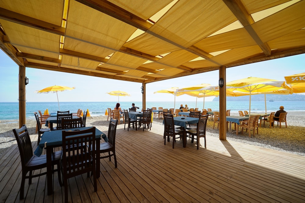 Alanya Risus Park Hotel — Restaurant & bars in Alanya