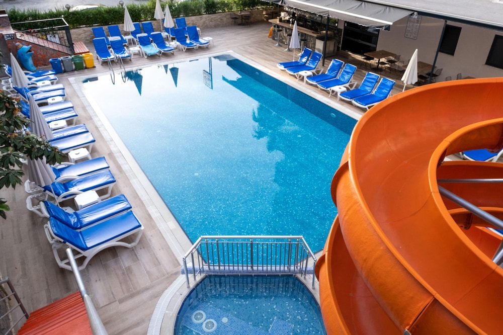 Alanya Risus Park Hotel — Swimming pool in Alanya