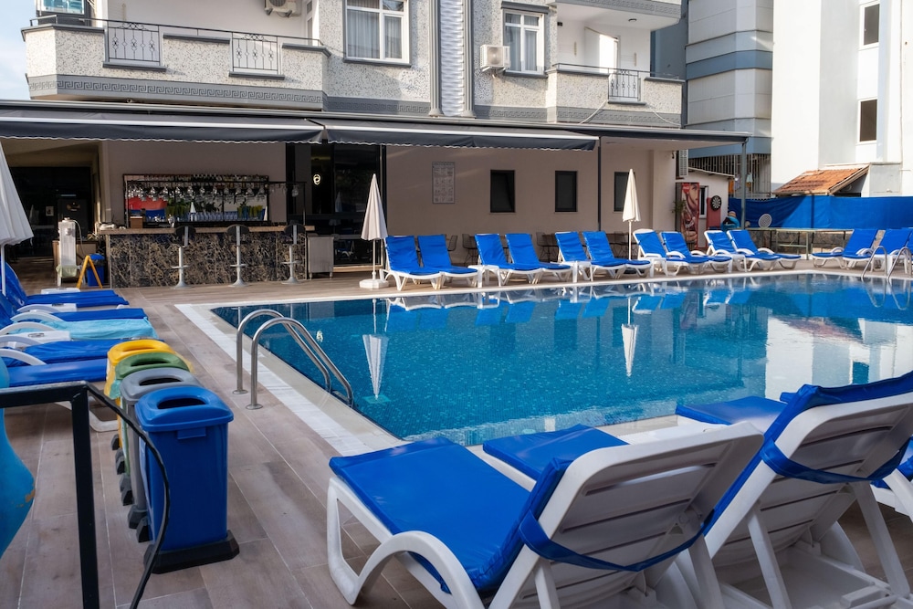 Alanya Risus Park Hotel — Swimming pool in Alanya