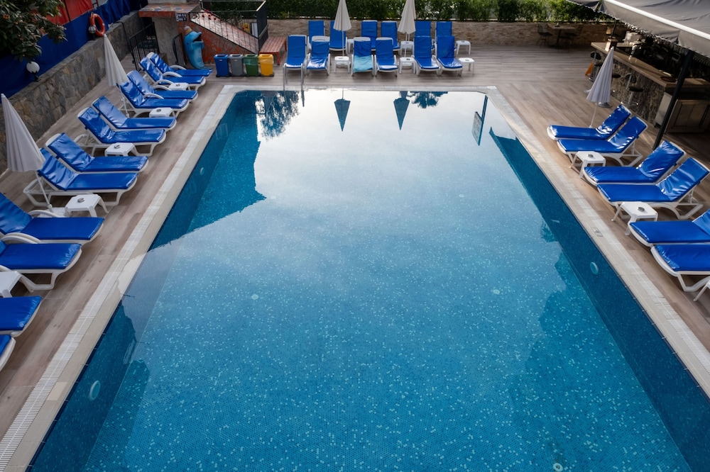 Alanya Risus Park Hotel — Swimming pool in Alanya