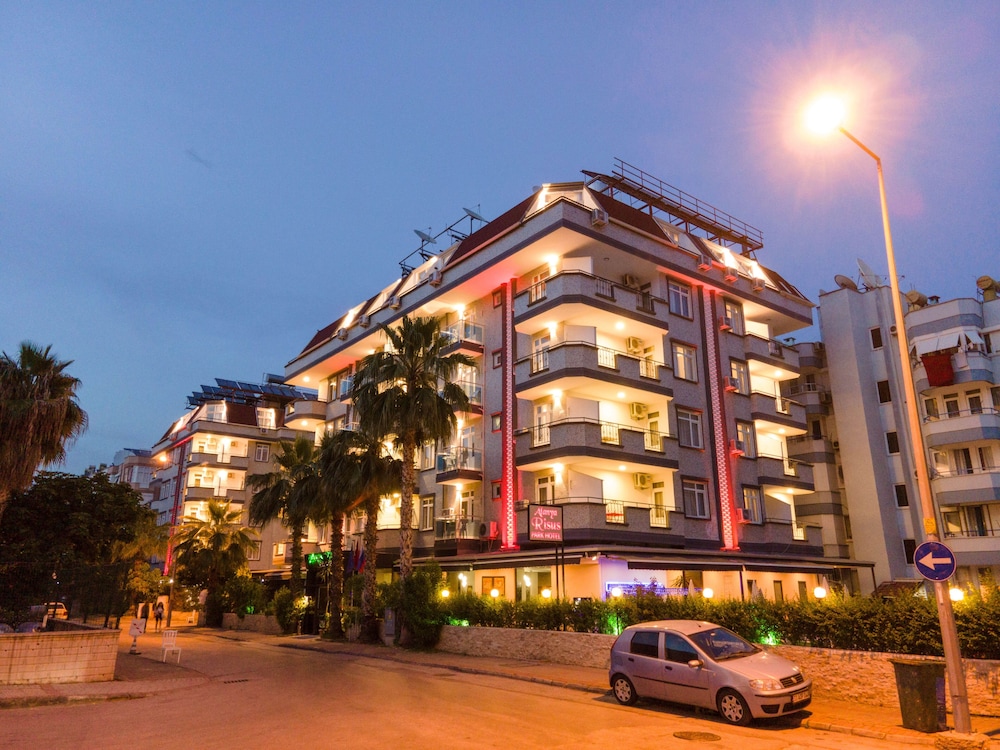 Alanya Risus Park Hotel — Hotel building in Alanya