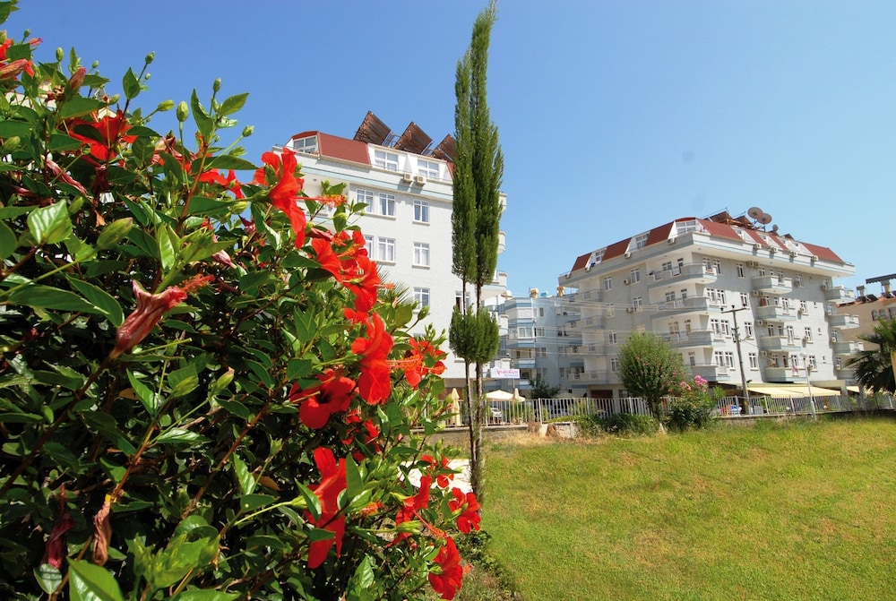 Alanya Risus Park Hotel — Hotel building in Alanya