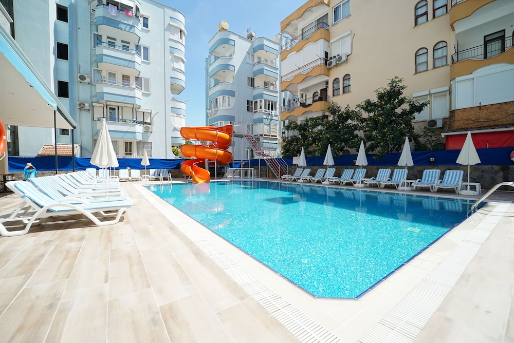 Alanya Risus Park Hotel — Swimming pool in Alanya