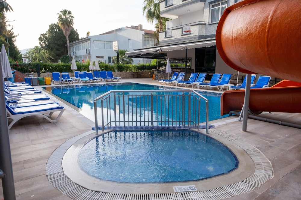Alanya Risus Park Hotel — Swimming pool in Alanya