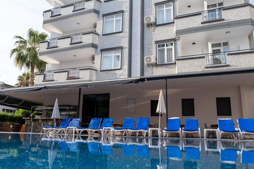 Alanya Risus Park Hotel — Swimming pool in Alanya