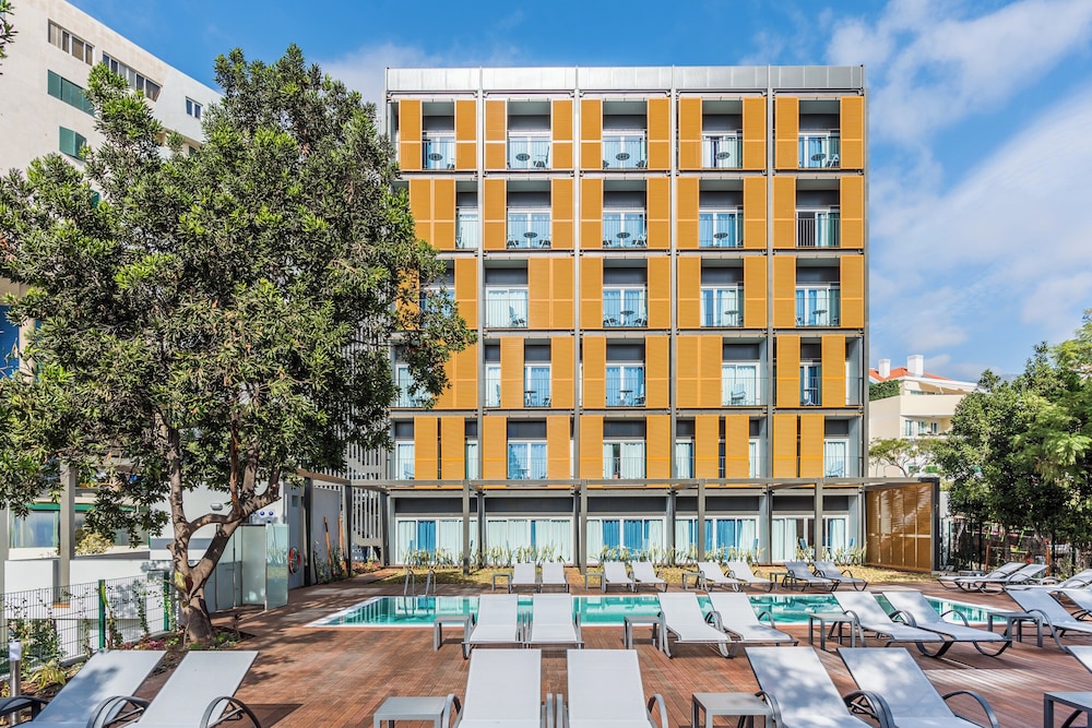 Pestana Casino Studios — Hotel building in Funchal, Madeira