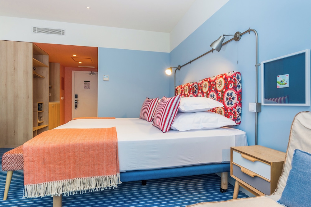 Pestana Casino Studios — Hotel rooms in Funchal, Madeira