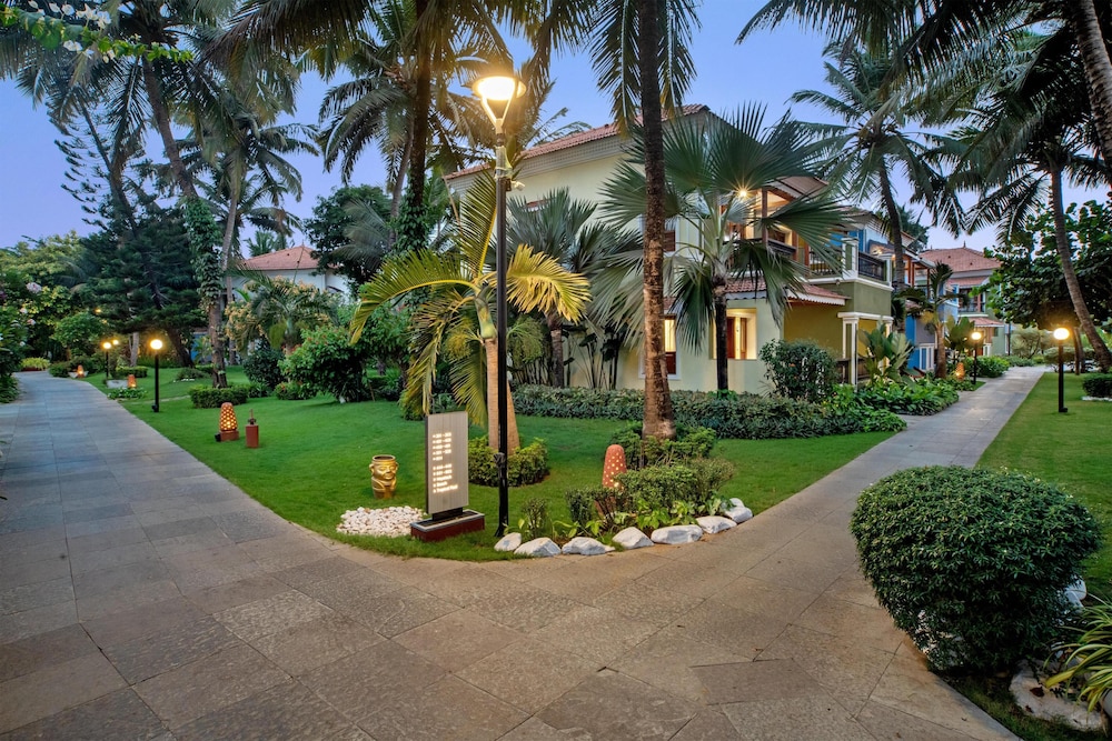 Radisson Blu Resort Goa Cavelossim Beach — Hotel building in Cavelossim, Goa