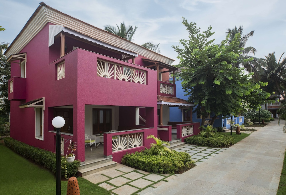 Radisson Blu Resort Goa Cavelossim Beach — Hotel building in Cavelossim, Goa