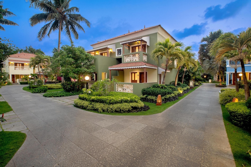 Radisson Blu Resort Goa Cavelossim Beach — Hotel building in Cavelossim, Goa