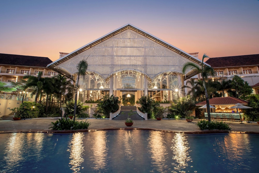 Radisson Blu Resort Goa Cavelossim Beach — Hotel building in Cavelossim, Goa