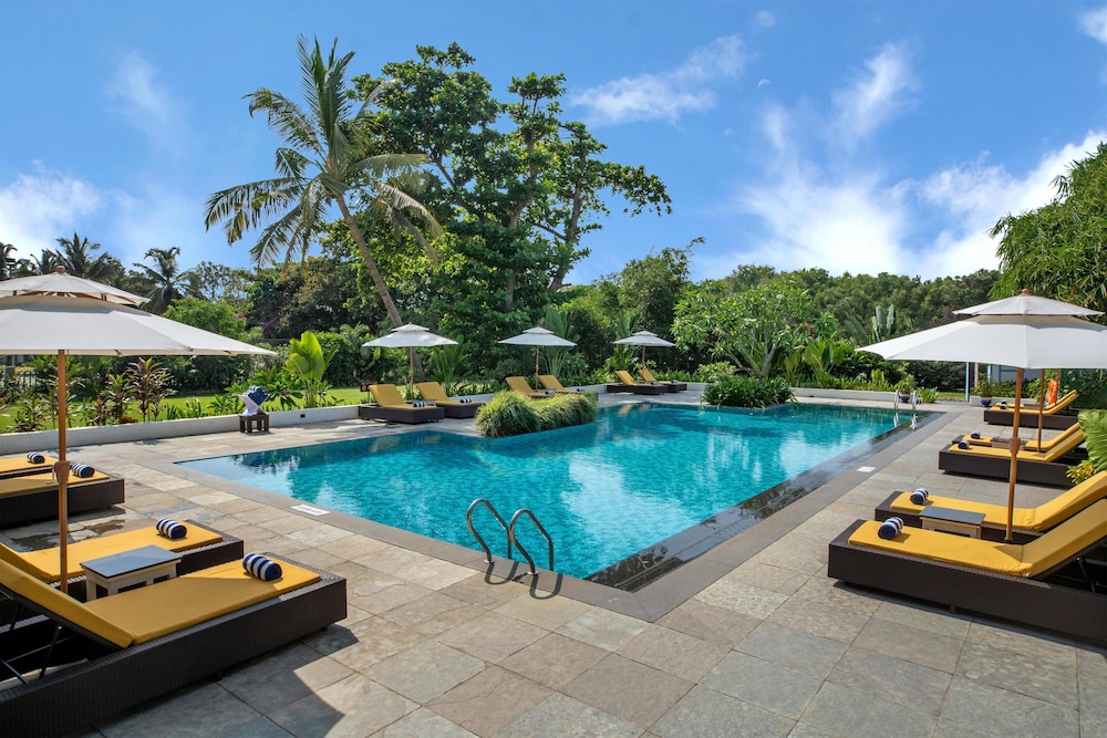 Radisson Blu Resort Goa Cavelossim Beach — Swimming pool in Cavelossim, Goa