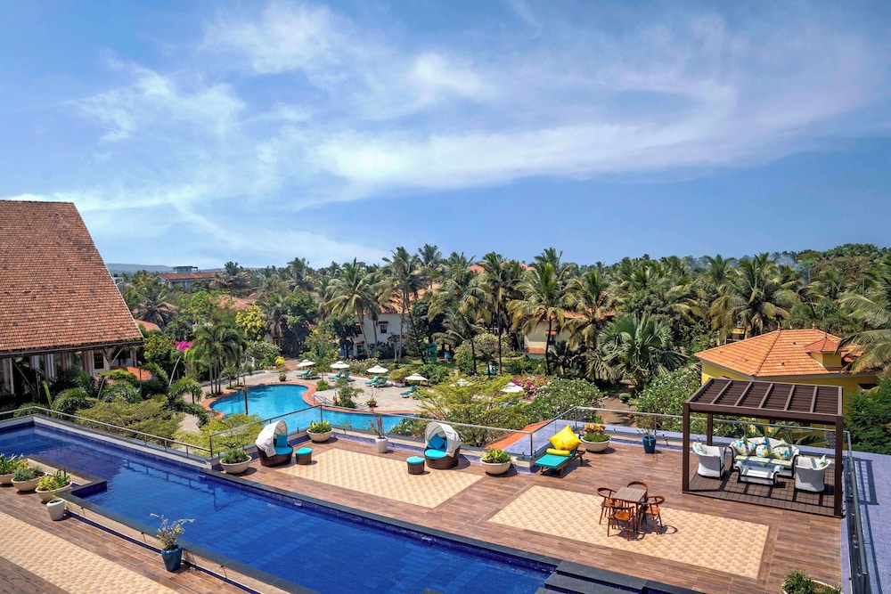 Radisson Blu Resort Goa Cavelossim Beach — Swimming pool in Cavelossim, Goa