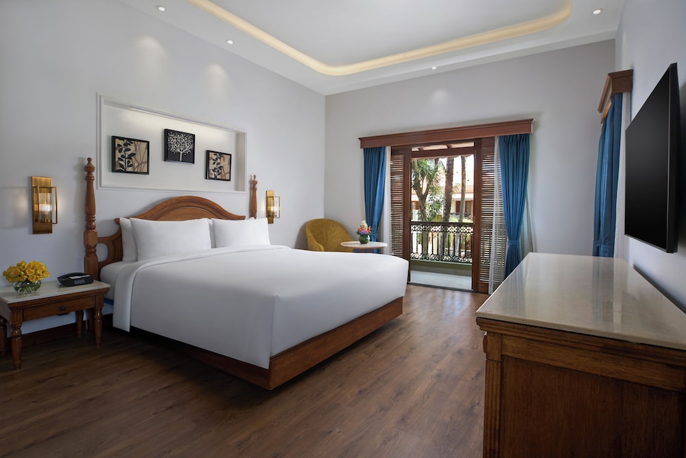 Radisson Blu Resort Goa Cavelossim Beach — Hotel rooms in Cavelossim, Goa
