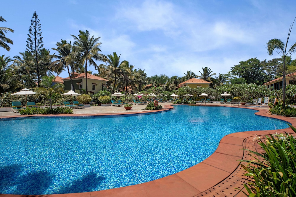 Radisson Blu Resort Goa Cavelossim Beach — Swimming pool in Cavelossim, Goa