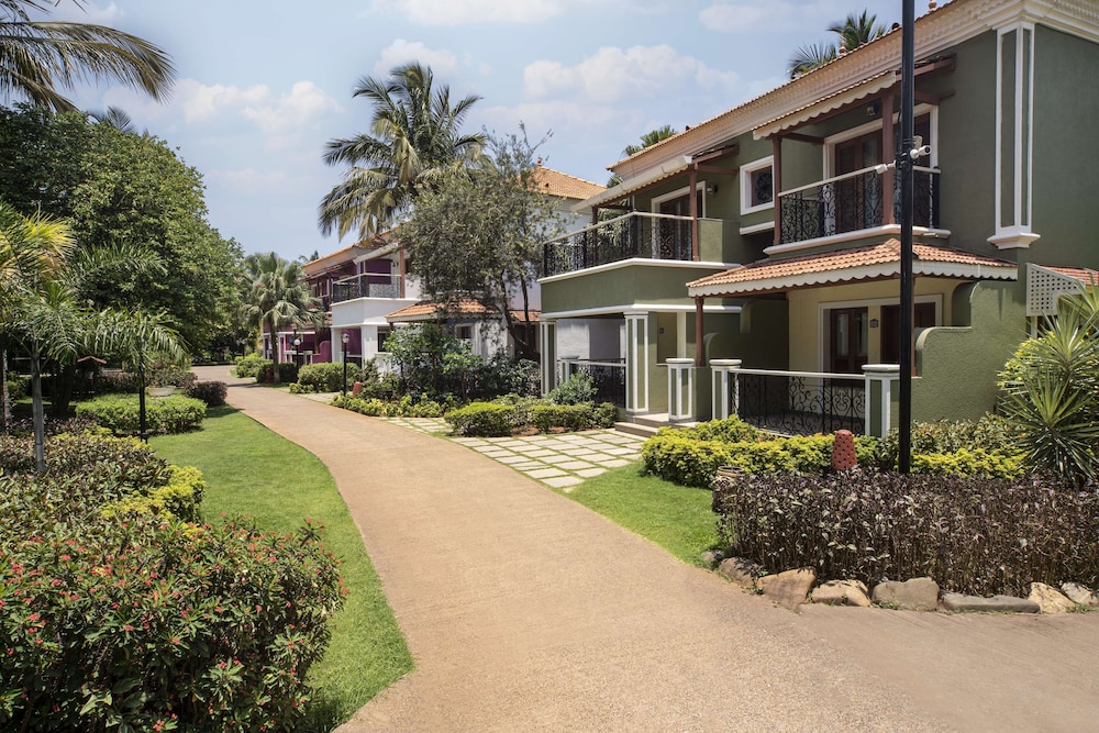 Radisson Blu Resort Goa Cavelossim Beach — Hotel building in Cavelossim, Goa