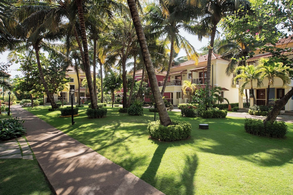 Radisson Blu Resort Goa Cavelossim Beach — Hotel building in Cavelossim, Goa