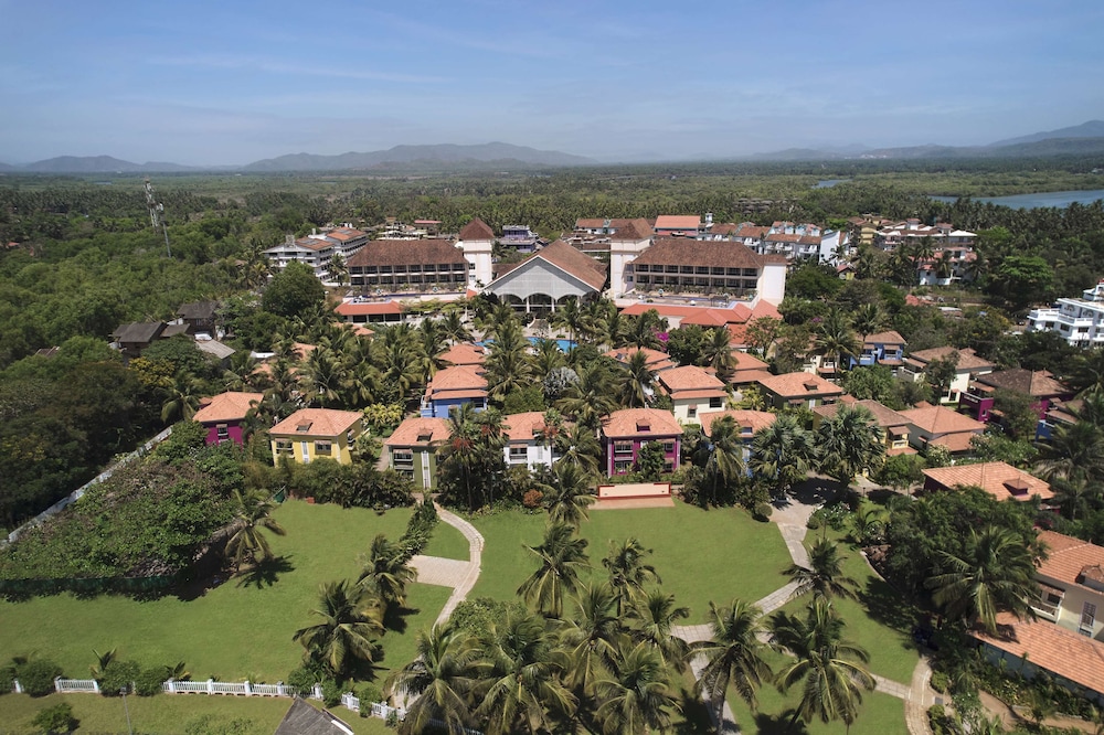 Radisson Blu Resort Goa Cavelossim Beach — Hotel building in Cavelossim, Goa