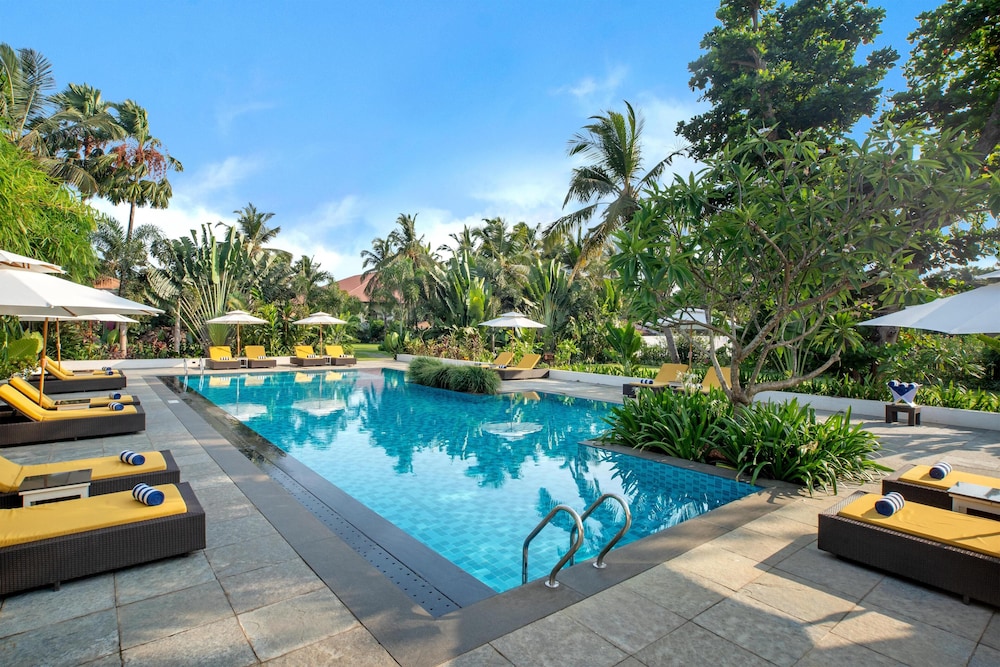 Radisson Blu Resort Goa Cavelossim Beach — Swimming pool in Cavelossim, Goa