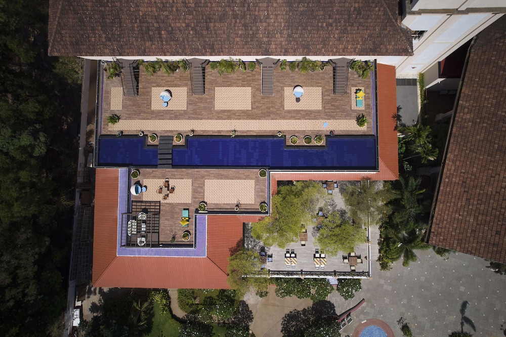 Radisson Blu Resort Goa Cavelossim Beach — Swimming pool in Cavelossim, Goa