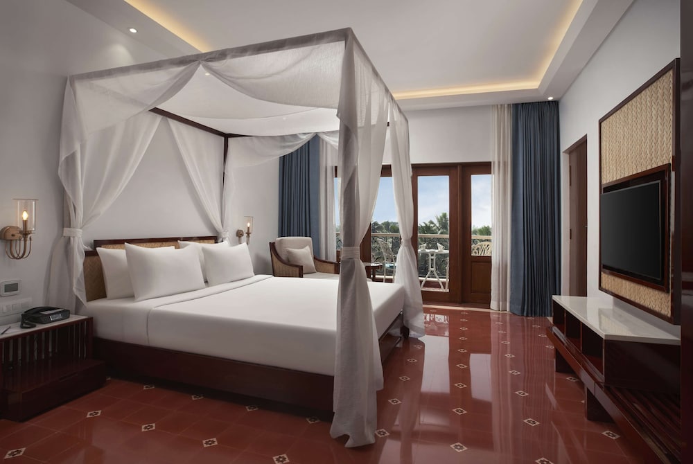 Radisson Blu Resort Goa Cavelossim Beach — Hotel rooms in Cavelossim, Goa
