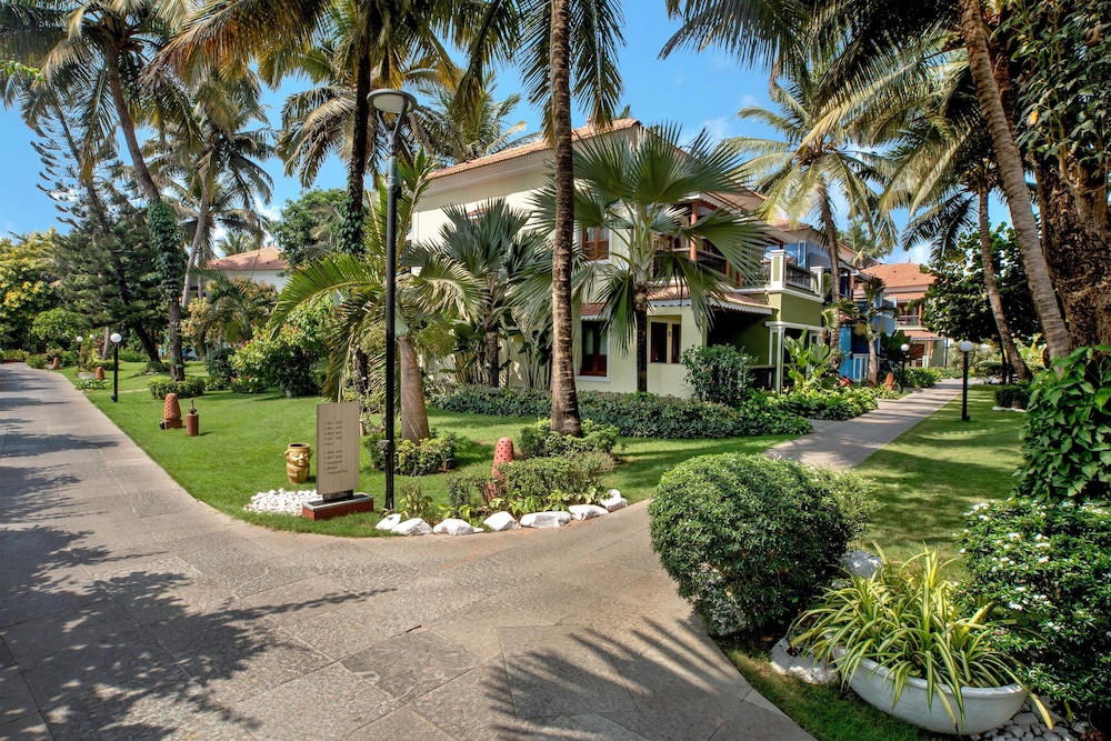 Radisson Blu Resort Goa Cavelossim Beach — Hotel building in Cavelossim, Goa