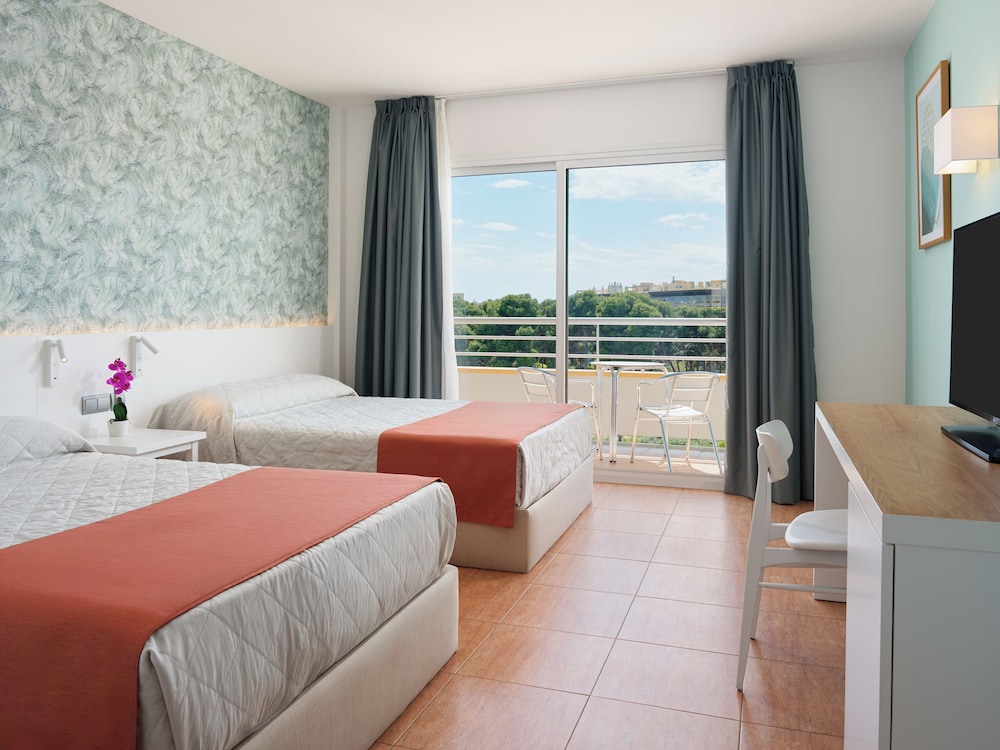 Ponient Pirámide Salou by PortAventura World — Hotel rooms in Salou, Catalonia