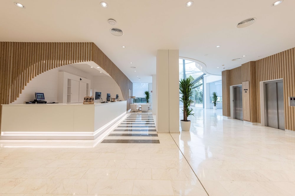 Ponient Pirámide Salou by PortAventura World — Hotel building in Salou, Catalonia