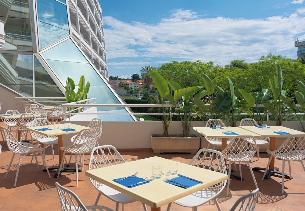 Ponient Pirámide Salou by PortAventura World — Restaurant & bars in Salou, Catalonia