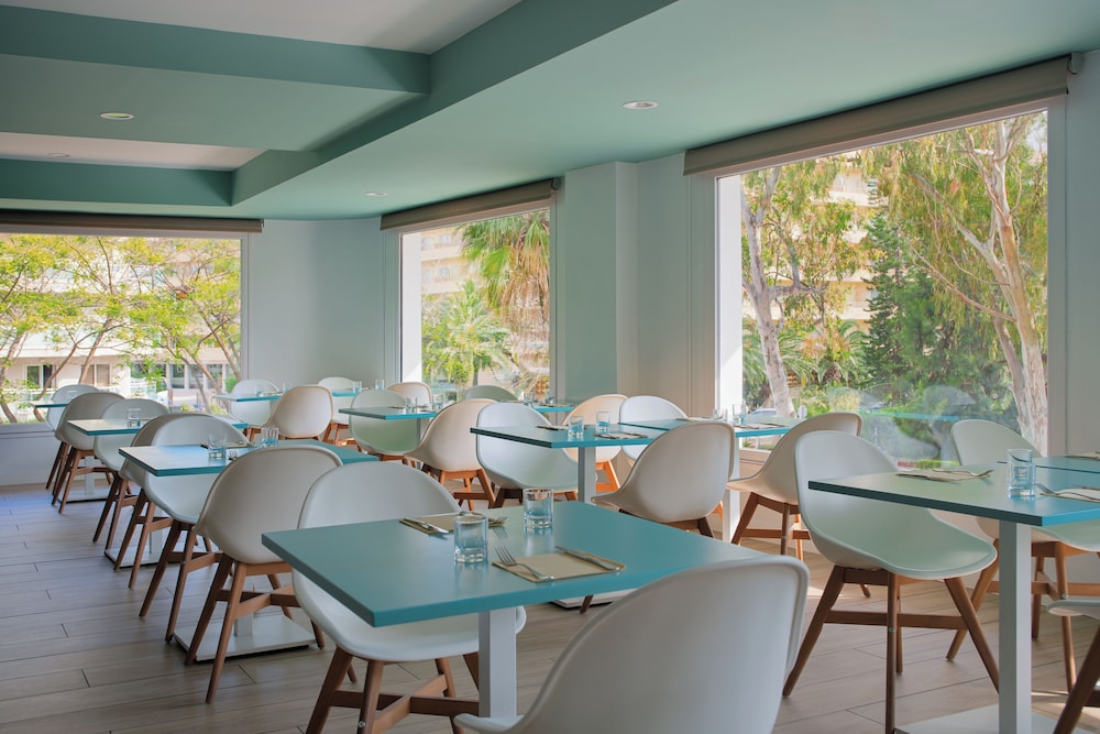 Ponient Pirámide Salou by PortAventura World — Restaurant & bars in Salou, Catalonia