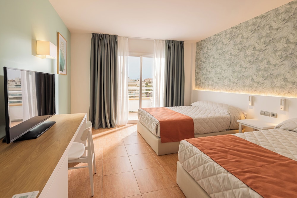 Ponient Pirámide Salou by PortAventura World — Hotel rooms in Salou, Catalonia