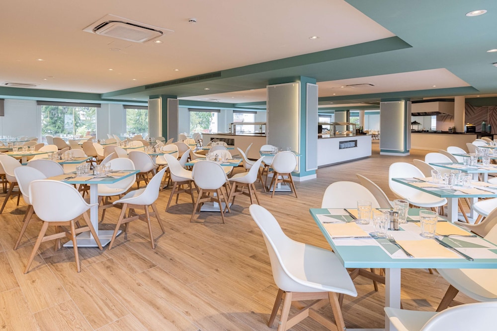 Ponient Pirámide Salou by PortAventura World — Restaurant & bars in Salou, Catalonia