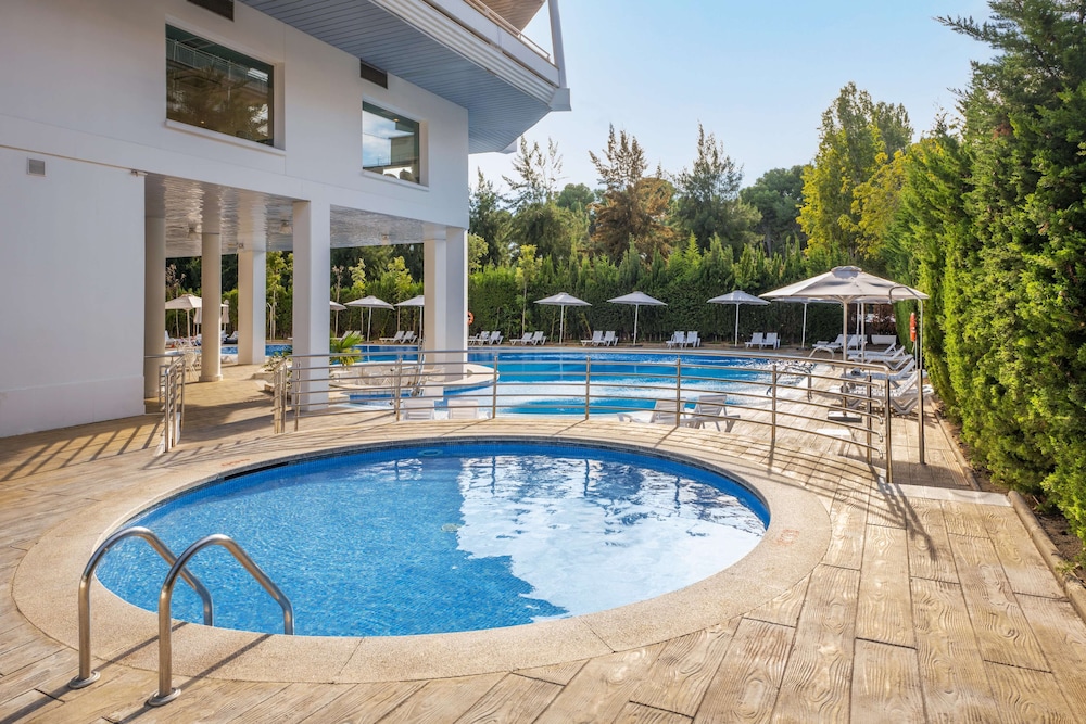 Ponient Pirámide Salou by PortAventura World — Swimming pool in Salou, Catalonia