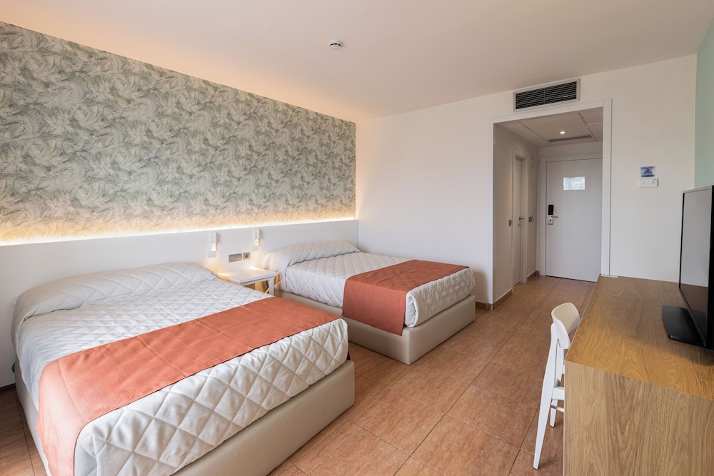 Ponient Pirámide Salou by PortAventura World — Hotel rooms in Salou, Catalonia