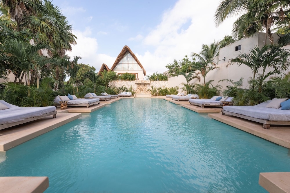 La Valise Tulum, Member of Small Luxury Hotels — Swimming pool in Tulum, Quintana Roo