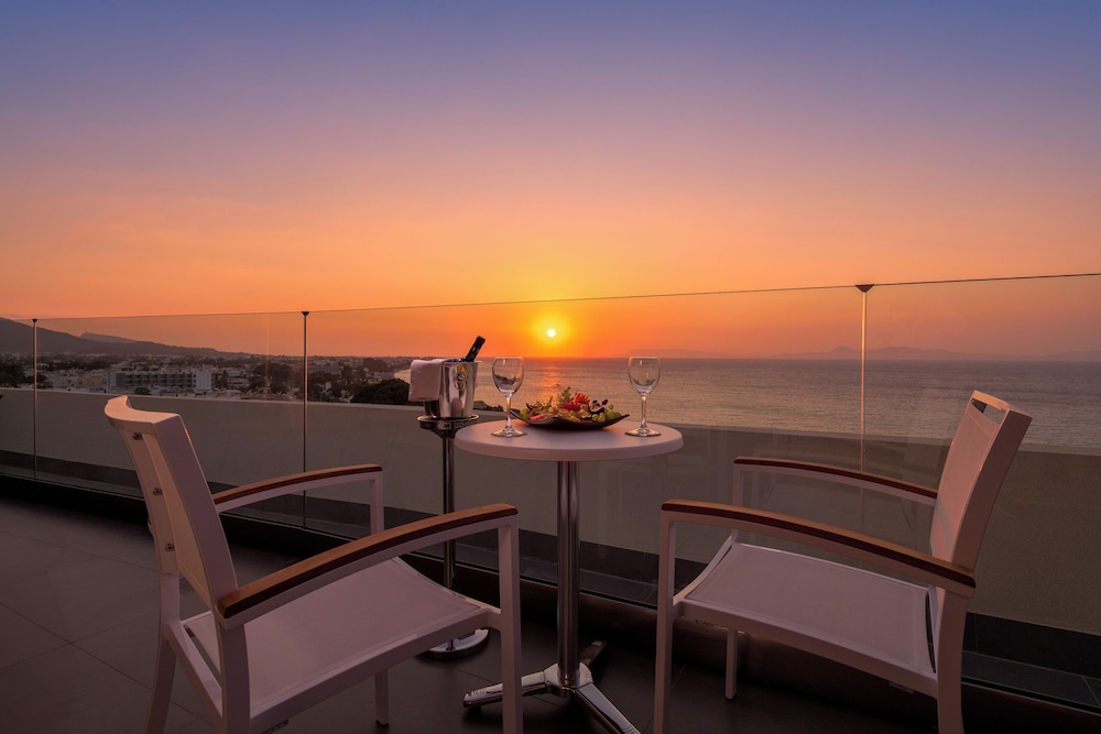 Olympic Palace Resort Hotel & Convention Center — Restaurant & bars in Rhodes Town, South Aegean