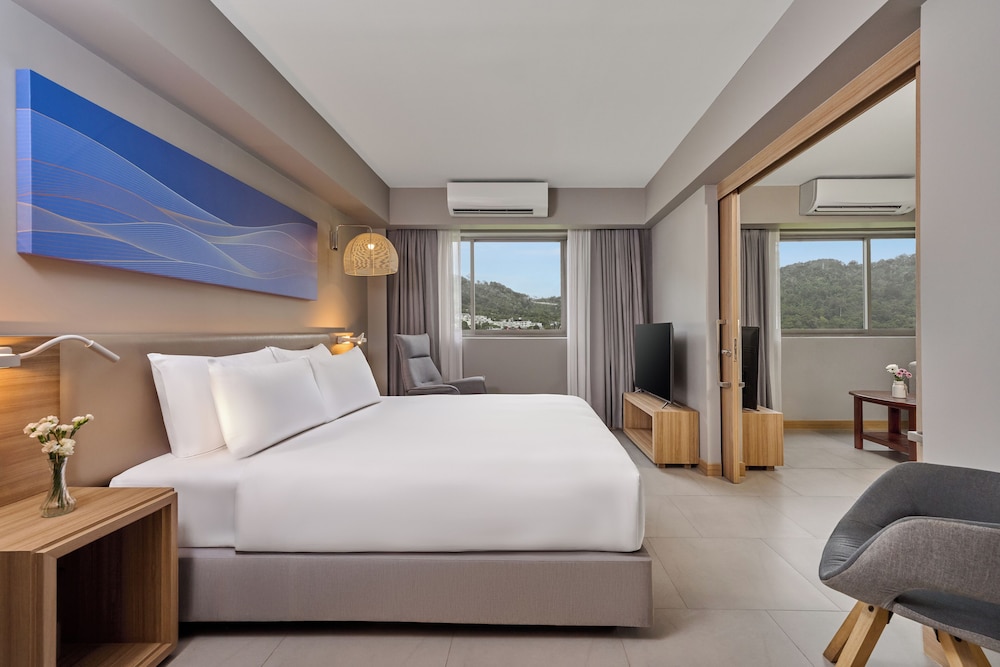 Mercure Phuket Patong Journeyhub — Hotel rooms in Patong Beach, Phuket Province