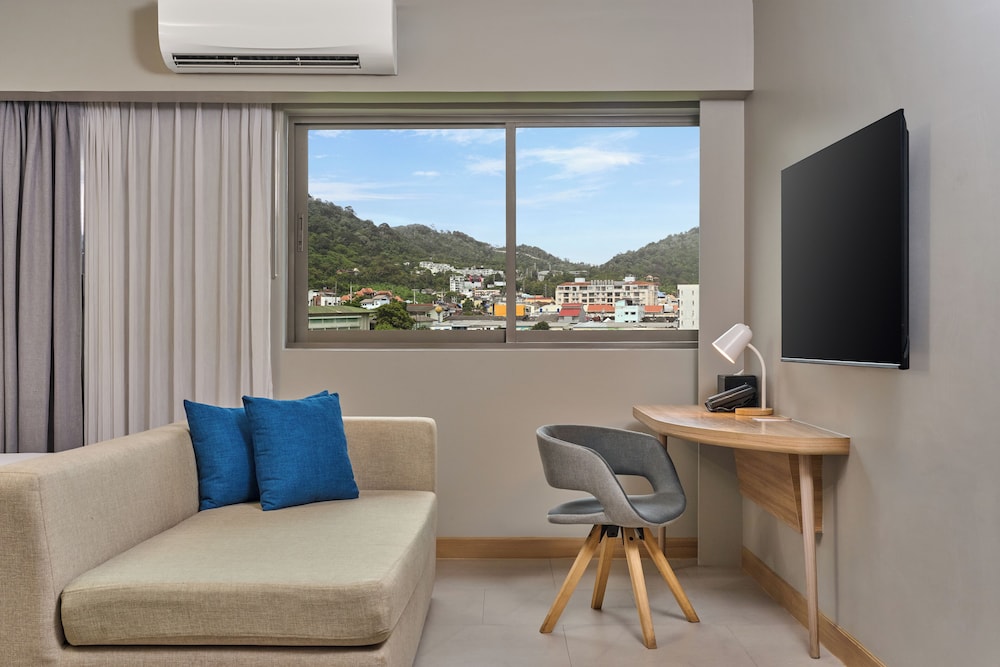 Mercure Phuket Patong Journeyhub — Hotel rooms in Patong Beach, Phuket Province
