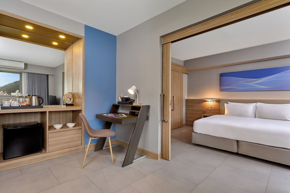Mercure Phuket Patong Journeyhub — Hotel rooms in Patong Beach, Phuket Province