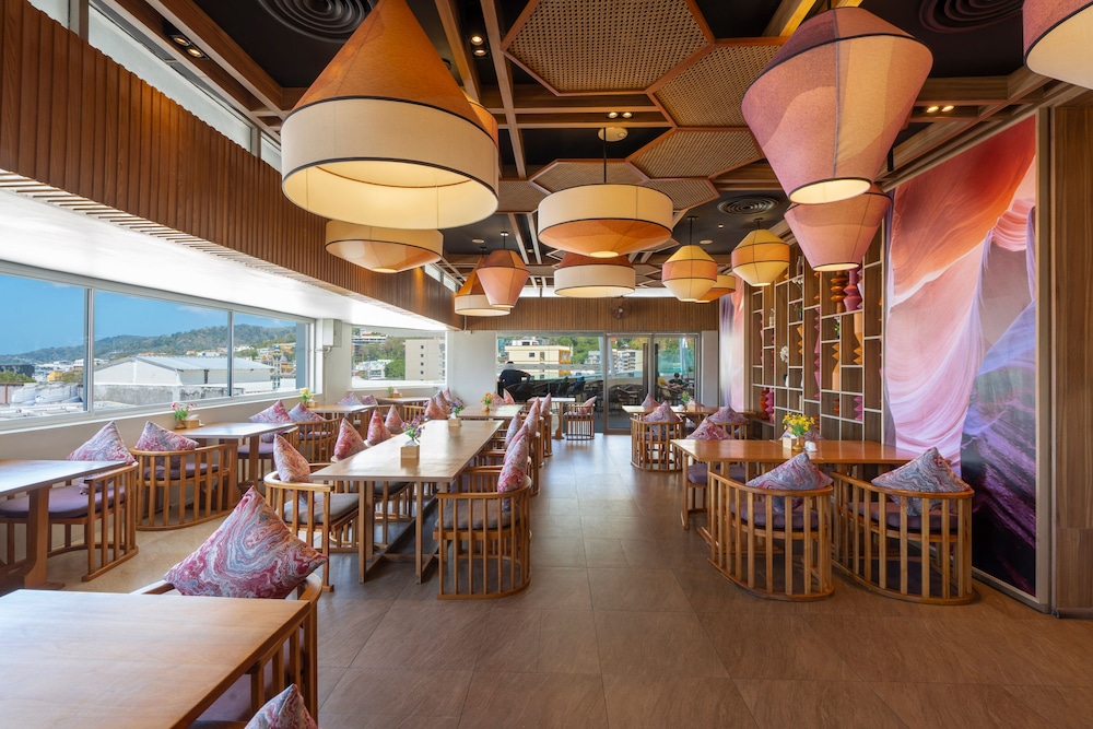 Mercure Phuket Patong Journeyhub — Restaurant & bars in Patong Beach, Phuket Province