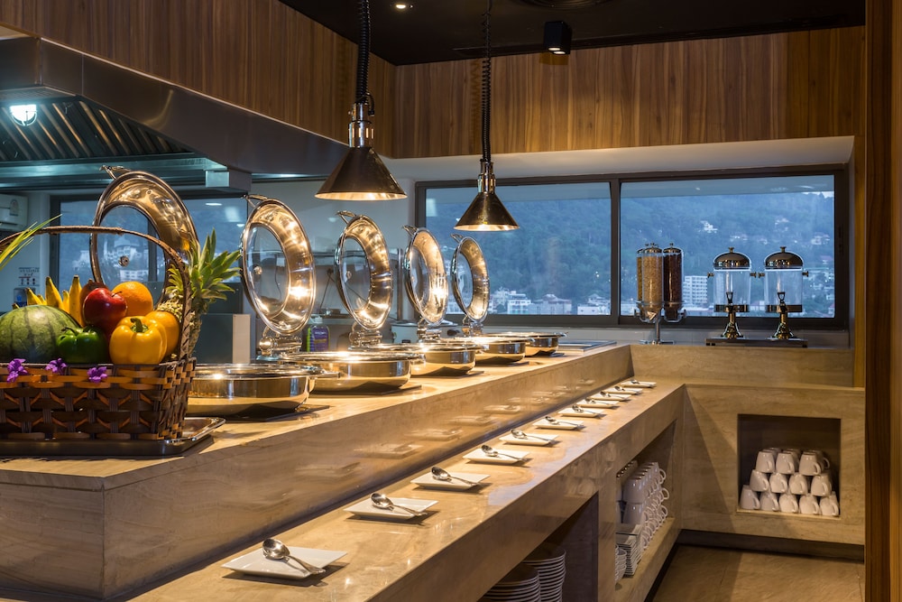 Mercure Phuket Patong Journeyhub — Restaurant & bars in Patong Beach, Phuket Province