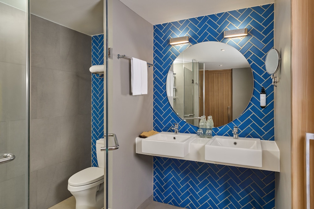Mercure Phuket Patong Journeyhub — Hotel rooms in Patong Beach, Phuket Province