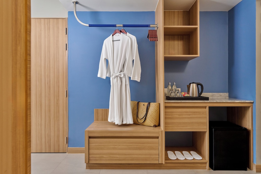 Mercure Phuket Patong Journeyhub — Hotel rooms in Patong Beach, Phuket Province