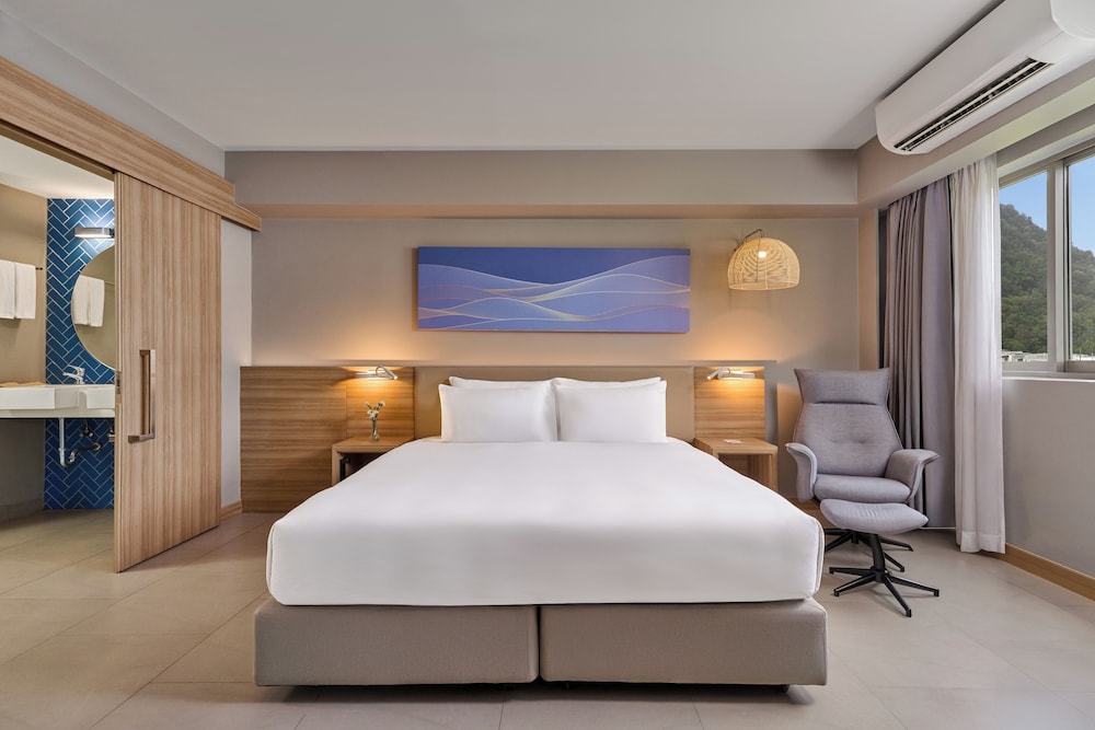Mercure Phuket Patong Journeyhub — Hotel rooms in Patong Beach, Phuket Province