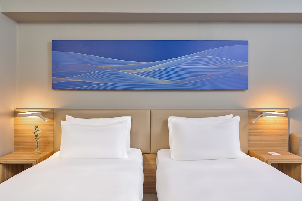 Mercure Phuket Patong Journeyhub — Hotel rooms in Patong Beach, Phuket Province